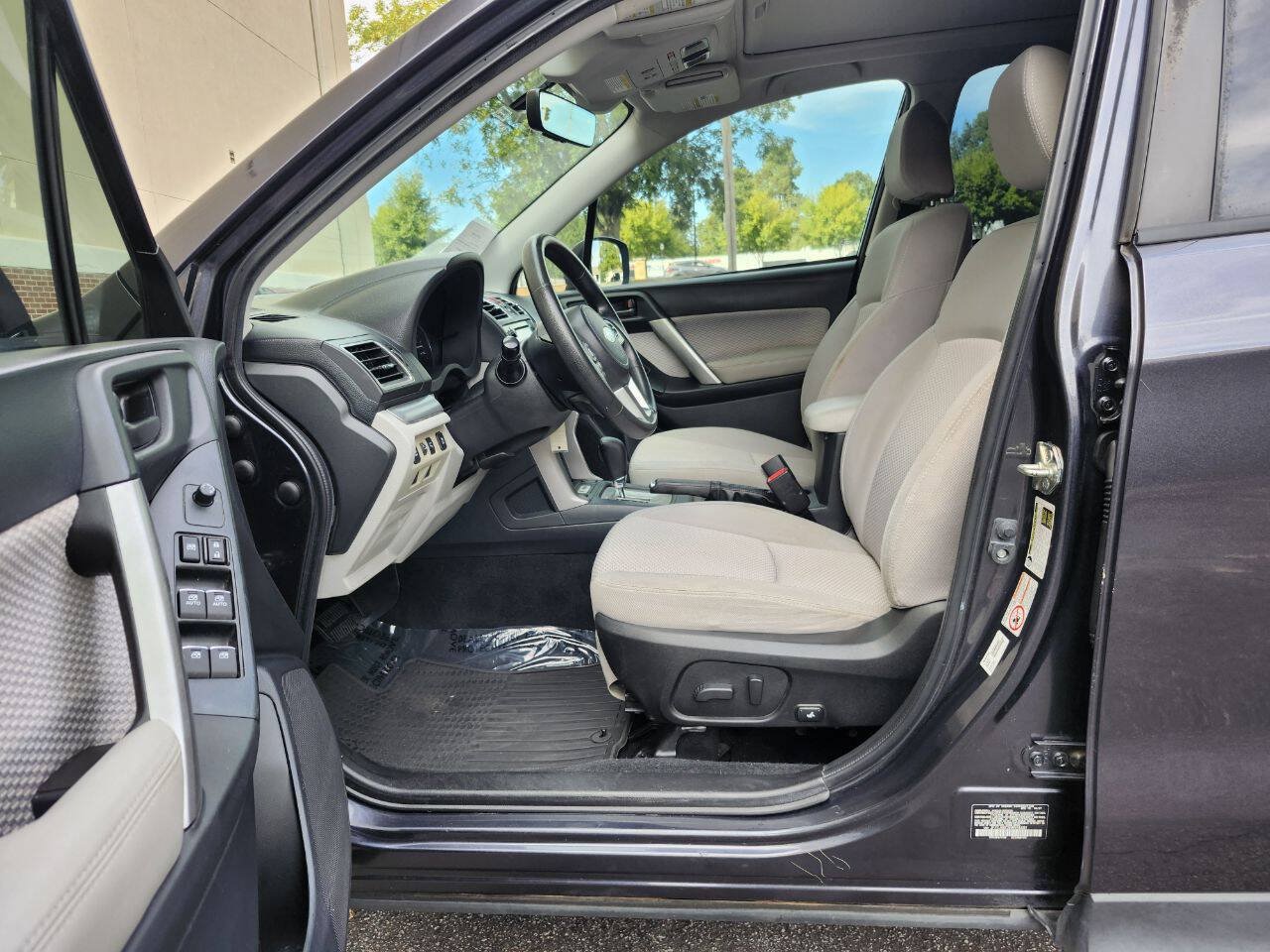Used 2017 Subaru Forester 2.5i Premium AWD/4WD image 5