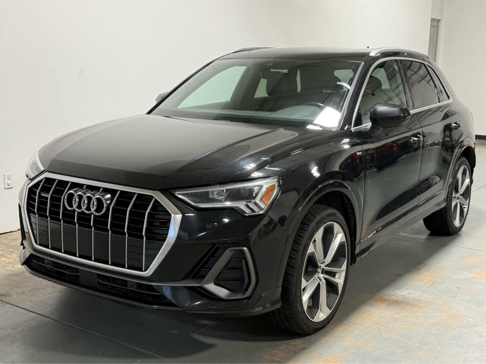 Used 2020 Audi Q3 2.0T Premium Plus w/ Premium Plus Package AWD/4WD image 1
