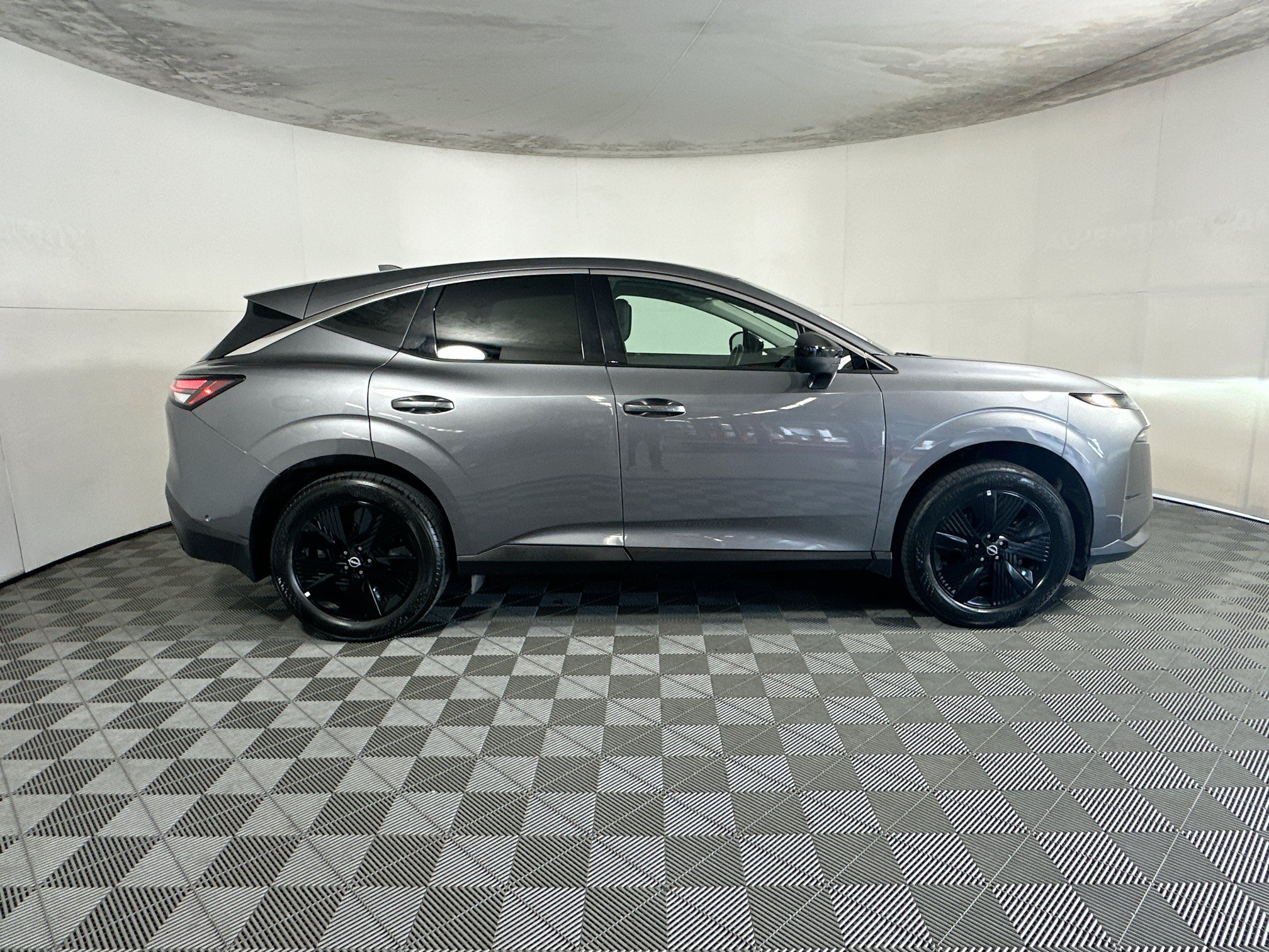 Used 2025 Nissan Murano SV AWD/4WD image 2
