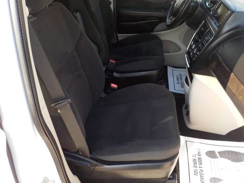 Used 2018 Dodge Grand Caravan SE w/ UConnect Hands-Free Group FWD image 28