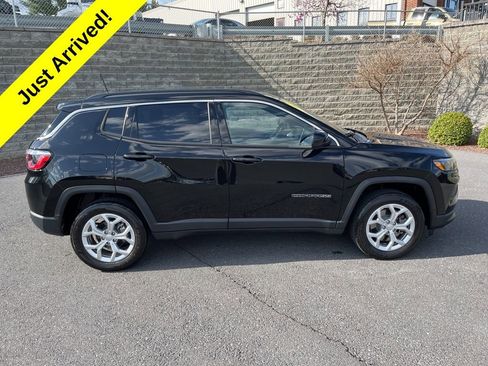 Used 2024 Jeep Compass Latitude image 3