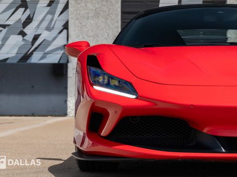 Used 2020 Ferrari F8 Tributo RWD image 4