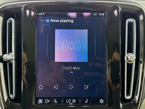 Used 2023 Volvo XC40 B4 Ultimate image 17