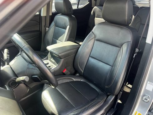 Used 2020 Chevrolet Traverse LT w/ LT Premium Package AWD/4WD image 17