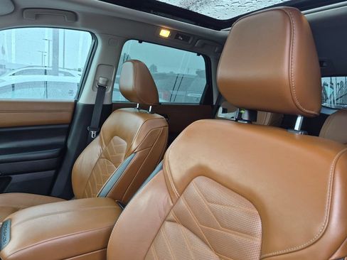 Used 2022 Nissan Pathfinder Platinum w/ Cargo Package FWD image 10