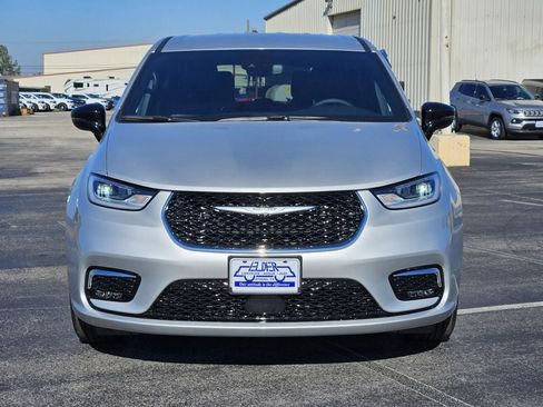 New 2026 Chrysler Pacifica Select image 2