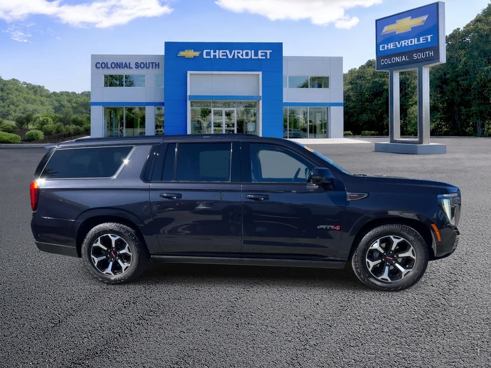 Used 2025 GMC Yukon XL AT4 w/ AT4 Premium Plus Package AWD/4WD image 7