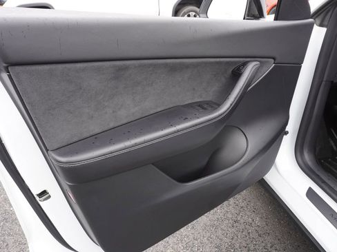 Used 2021 Tesla Model Y Long Range image 17