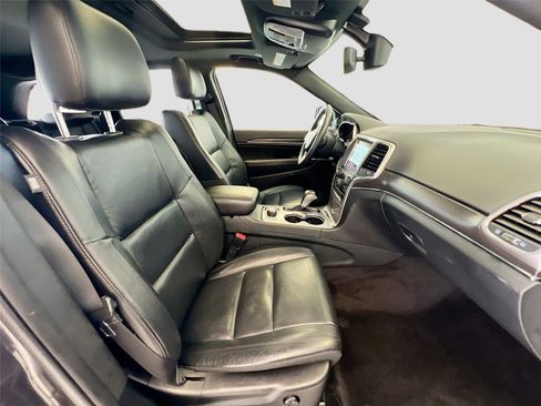 Used 2018 Jeep Grand Cherokee Limited AWD/4WD image 27