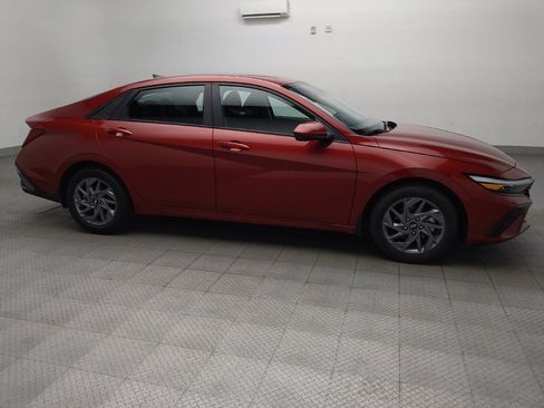 Used 2024 Hyundai Elantra Blue FWD image 11