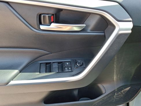 Used 2021 Toyota RAV4 XLE w/ Convenience Package AWD/4WD image 12