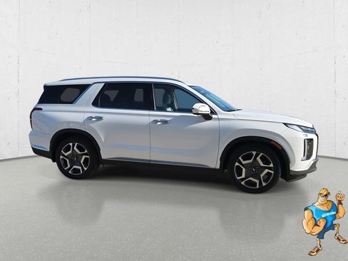 Used 2023 Hyundai Palisade Limited image 4