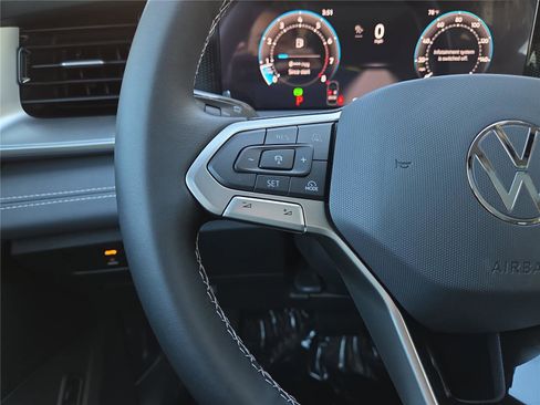 New 2026 Volkswagen Tiguan SE image 14