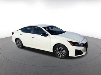 Used 2025 Nissan Altima 2.5 SV video 2