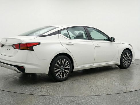 Used 2025 Nissan Altima 2.5 SV FWD image 9