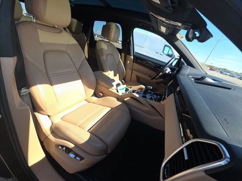 Used 2020 Porsche Cayenne image 5