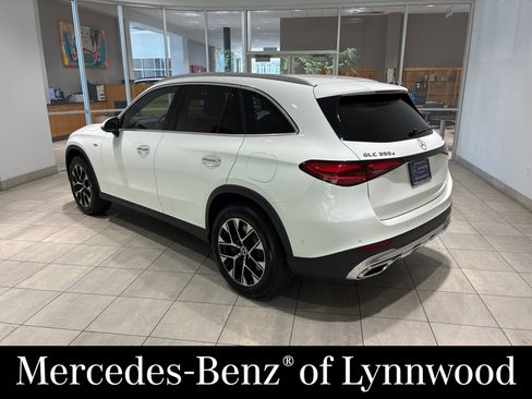 Used 2025 Mercedes-Benz GLC 350e 4MATIC image 5
