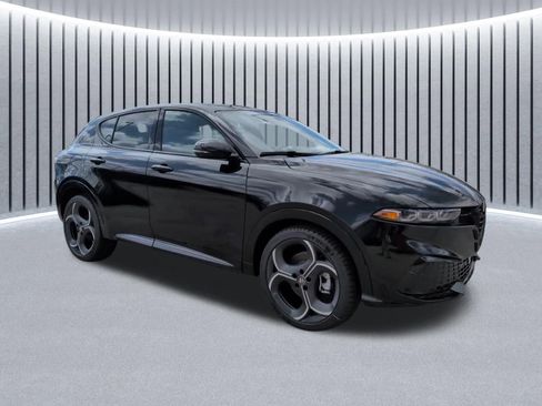 New 2026 Alfa Romeo Tonale w/ Black Premium Package image 3