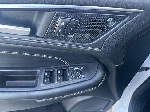 Used 2022 Ford Edge Titanium AWD/4WD image 18