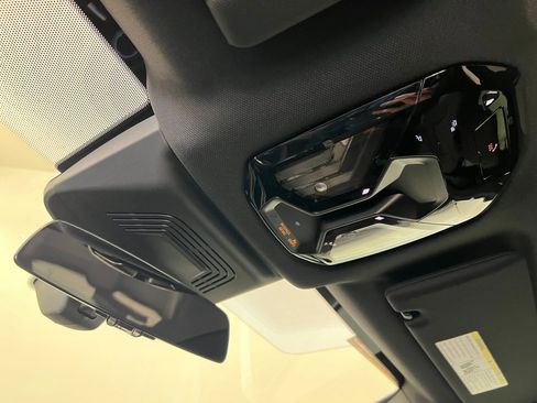 New 2026 BMW iX xDrive60 image 31