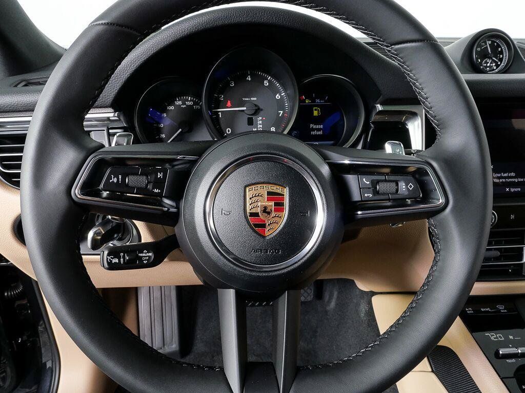 Certified 2026 Porsche Macan AWD/4WD image 9