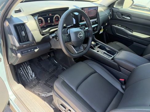 New 2026 Nissan Pathfinder SL FWD image 16