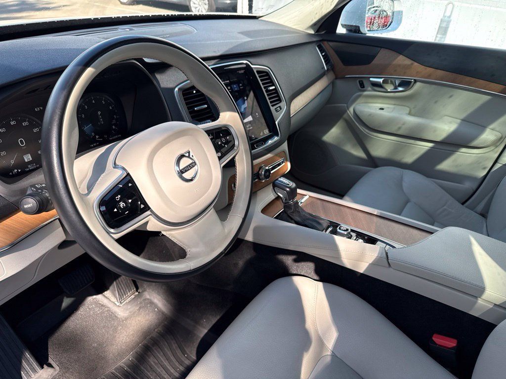 Used 2021 Volvo XC90 T6 Momentum w/ Climate Package AWD/4WD image 10