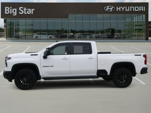 Used 2025 Chevrolet Silverado 2500 LT w/ Trail Boss Package image 2