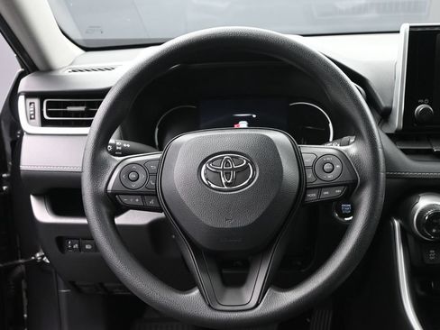 Used 2024 Toyota RAV4 XLE AWD/4WD image 6