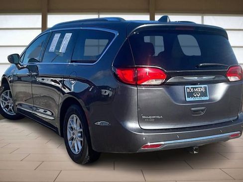 Used 2020 Chrysler Pacifica Touring-L image 13