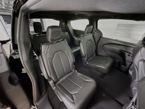 New 2026 Chrysler Pacifica Select image 29