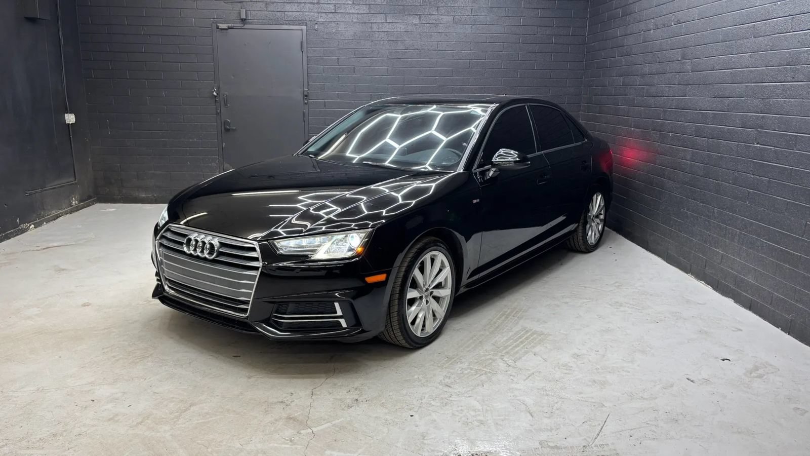 Used 2018 Audi A4 2.0T Ultra Premium w/ 18" Wheel Package FWD image 2