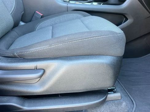 Used 2023 Chevrolet Traverse LT image 23