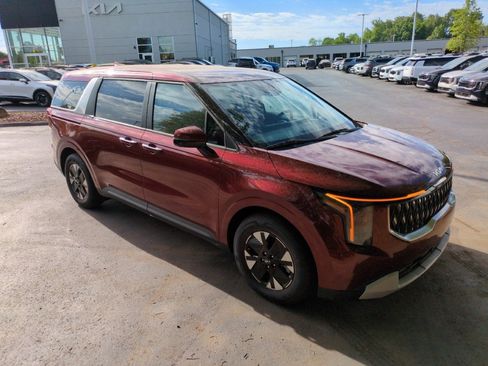 New 2026 Kia Carnival LXS image 1