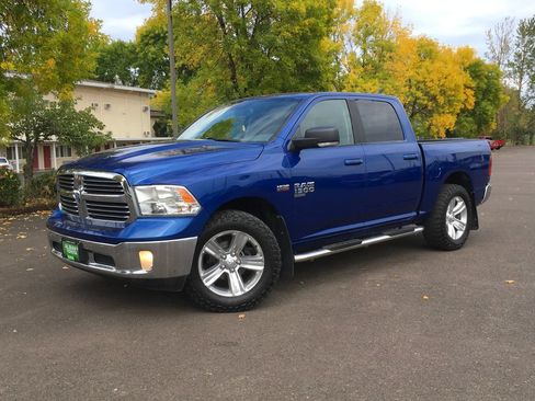 Used 2019 RAM 1500 Classic SLT w/ SLT Plus D←cor Group AWD/4WD image 1