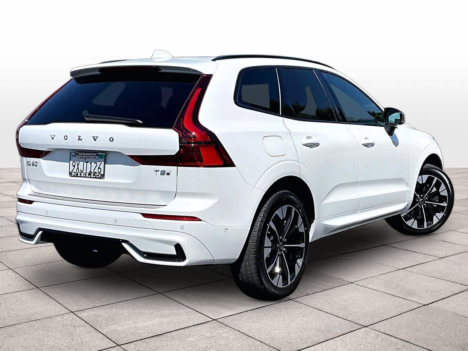 Used 2026 Volvo XC60 T8 Plus w/ Protection Package Premier AWD/4WD image 16