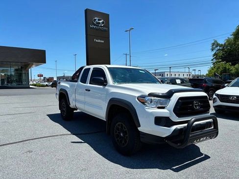 Used 2020 Toyota Tacoma SR w/ SX Package AWD/4WD image 3