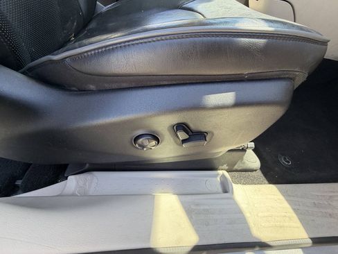 Used 2018 Chrysler Pacifica Limited FWD image 36