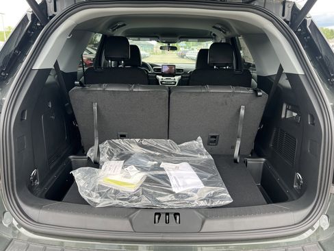 Used 2024 Ford Explorer XLT w/ Equipment Group 202A image 13