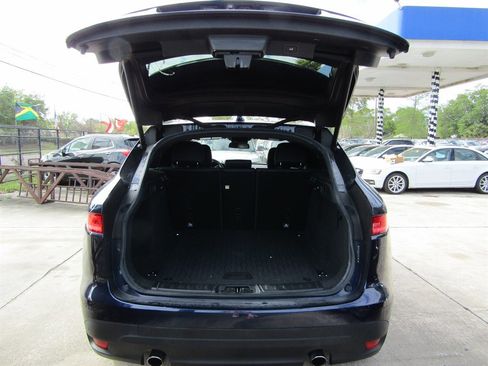 Used 2018 Jaguar F-PACE Prestige image 7