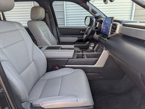 Used 2025 Toyota Tundra Limited AWD/4WD image 32