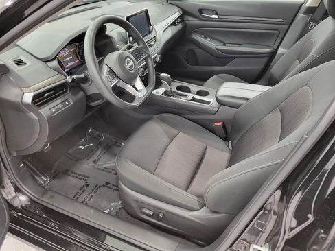 Used 2025 Nissan Altima 2.5 SV FWD image 10