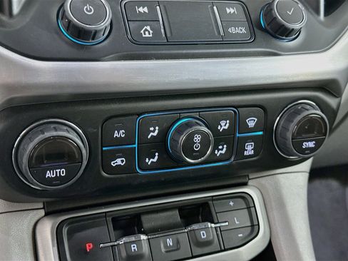 Used 2023 GMC Acadia SLT w/ Technology Package FWD image 24