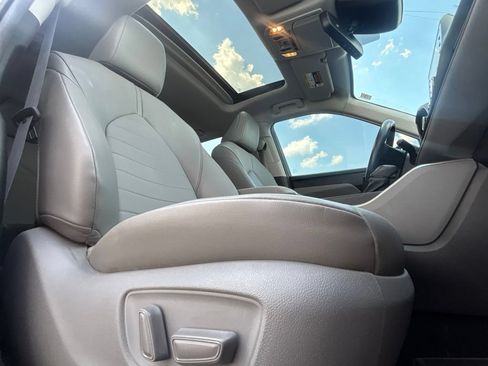 Used 2020 Toyota Highlander XLE FWD image 28