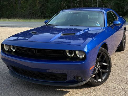 Used 2019 Dodge Challenger SXT w/ Blacktop Package RWD image 43