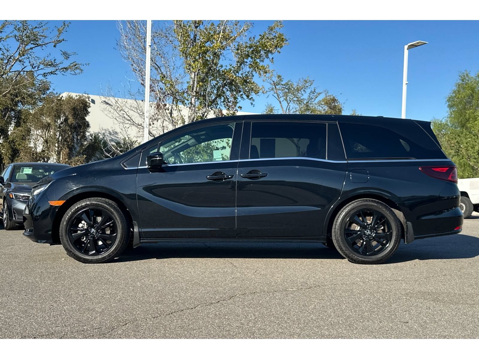 Used 2024 Honda Odyssey Sport image 2
