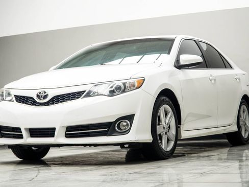 Used 2014 Toyota Camry SE image 8