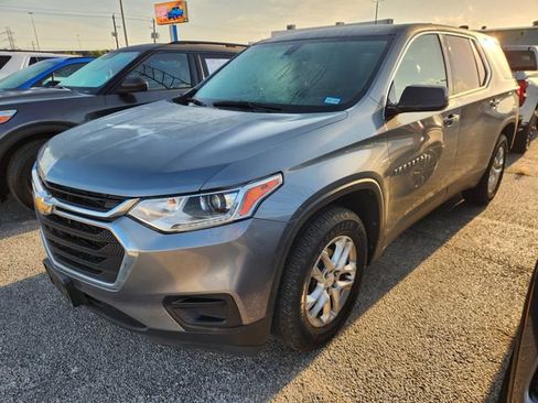 Used 2019 Chevrolet Traverse LS FWD image 3