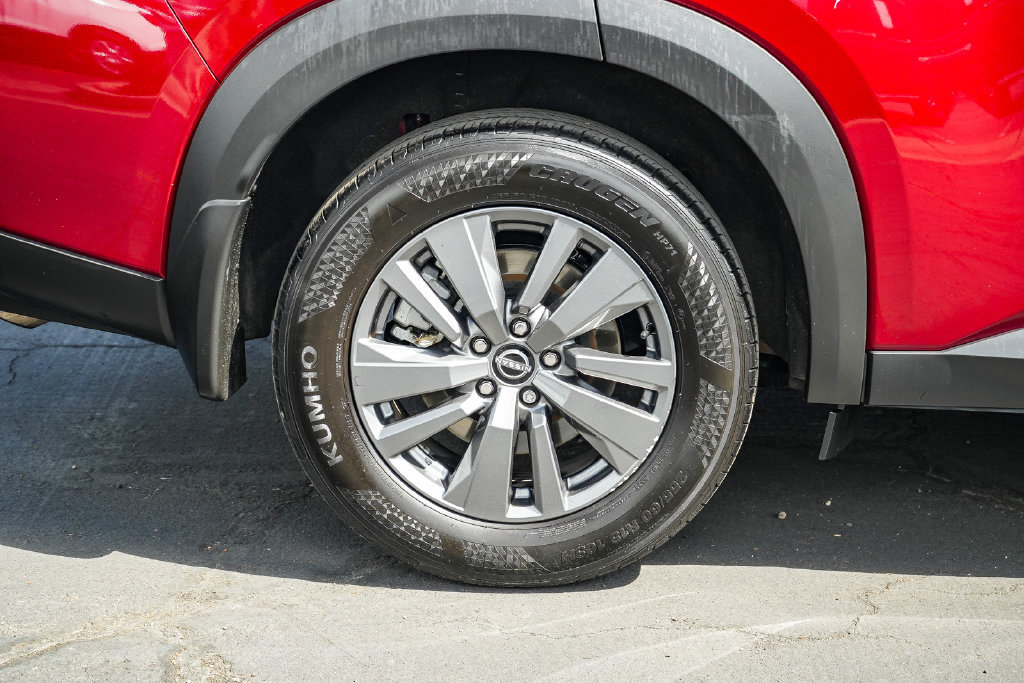 Used 2024 Nissan Pathfinder SV FWD image 11
