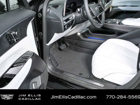New 2026 Cadillac Lyriq Luxury RWD image 7